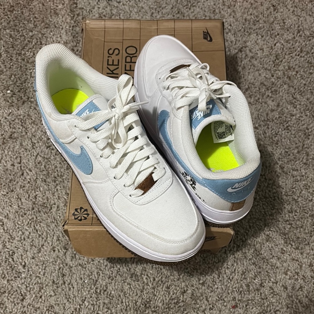 Nike White and Blue Classic Sneakers